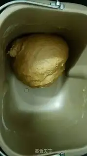 Make All-cream coconut red sugar bread step 2