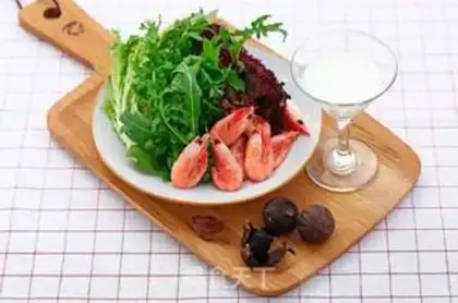 Make Sweet shrimp yogurt salad step 1
