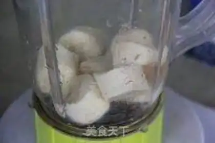 Make Blueberry milkshake step 1