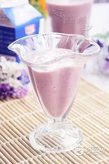 Make Blueberry milkshake step 6