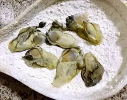 Make Iron-fried oysters step 2