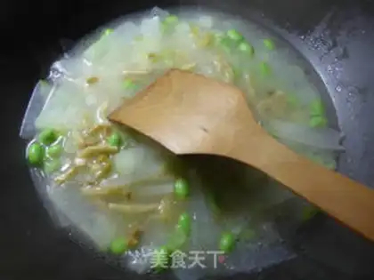 Make Squeeze the cabbage and cook the melon step 3