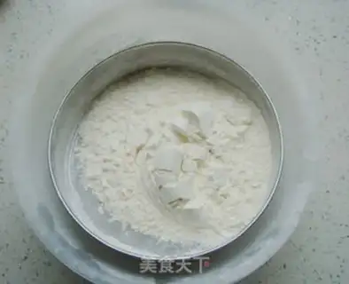 Make Six-inch mid-air sponge cake step 1