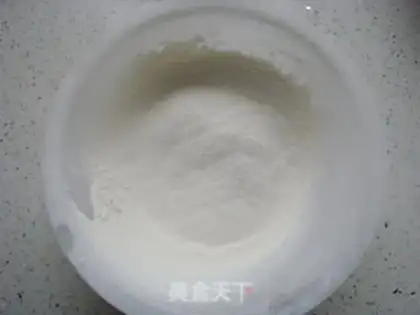 Make Six-inch mid-air sponge cake step 2
