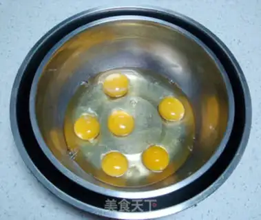 Make Six-inch mid-air sponge cake step 3