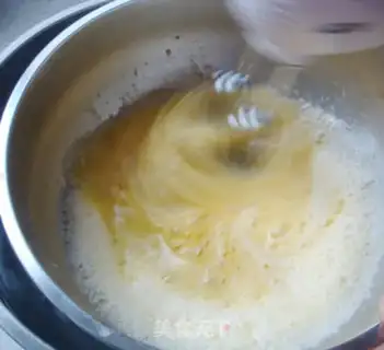 Make Six-inch mid-air sponge cake step 5