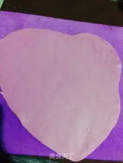 Make Roll the candy cake ring box step 1