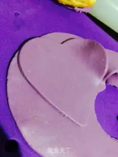 Make Roll the candy cake ring box step 2