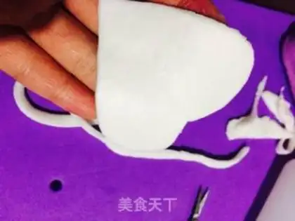 Make Roll the candy cake ring box step 6