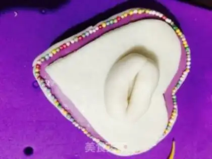 Make Roll the candy cake ring box step 8