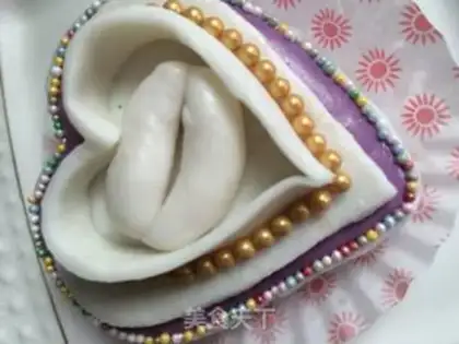 Make Roll the candy cake ring box step 10