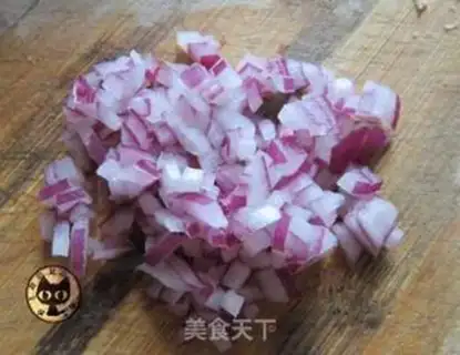 Make Tomato onion noodles step 1