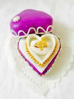 Make Roll the candy cake ring box step 15
