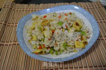 Make Homemade egg fried rice step 4