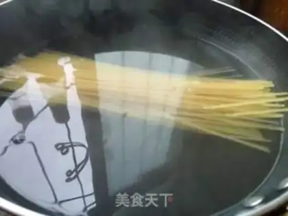 Make Eggs fried pasta step 0