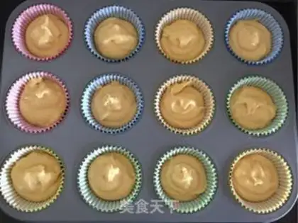 Make Ladybug cupcakes step 5