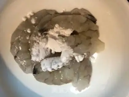 Make Shrimp fried tomatoes step 1