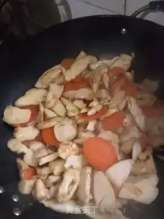 Make The apricot mushrooms are fried carrots step 2