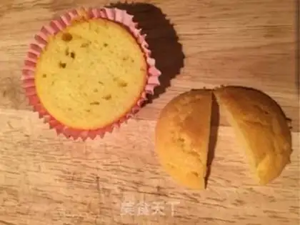 Make Ladybug cupcakes step 8