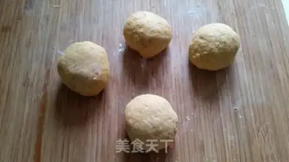Make Pumpkin rose buns step 1