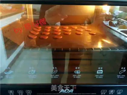 Make Heart-shaped macaron step 13
