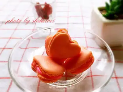 Make Heart-shaped macaron step 17