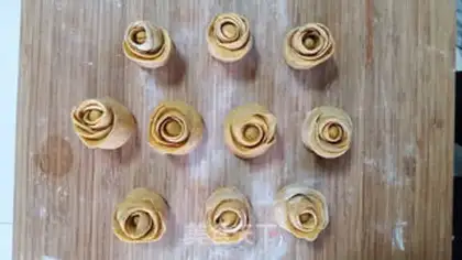 Make Pumpkin rose buns step 10