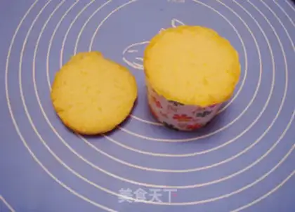Make ♪ Flowers over sugar cupcakes ♪ step 1