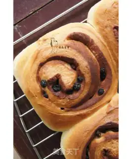 Make Blueberry dry cinnamon rolls step 8