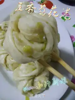 Make Five onion rolls step 4