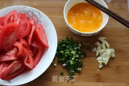 Make Tomato eggs step 1