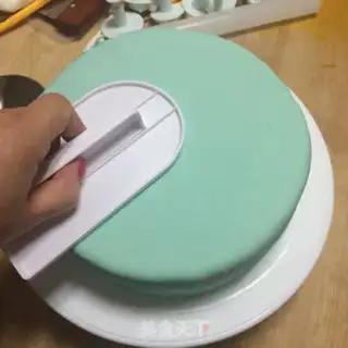 Make Snow dolls flipping candy cakes step 4
