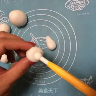 Make Snow dolls flipping candy cakes step 7