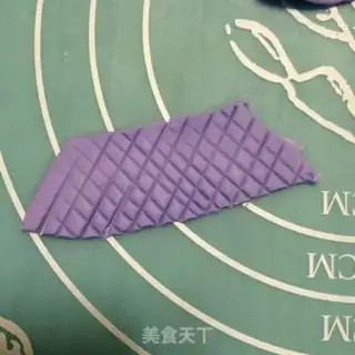 Make Snow dolls flipping candy cakes step 13