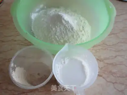 Make The hand tore the bread step 0