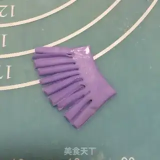 Make Snow dolls flipping candy cakes step 15