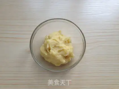 Make Onion pine rolls step 3