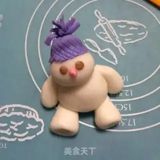 Make Snow dolls flipping candy cakes step 16
