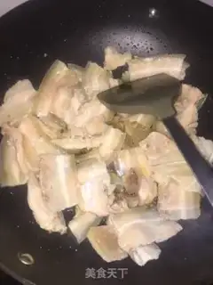 Make Garlic sprouts back to the pot step 4