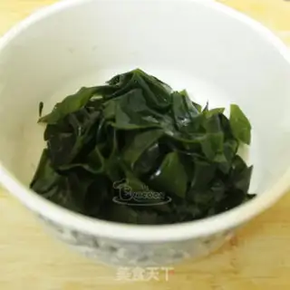 Make Korean seaweed soup step 2
