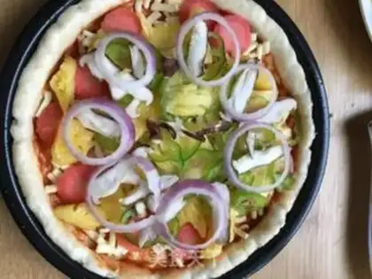 Make Pineapple ham pizza step 6