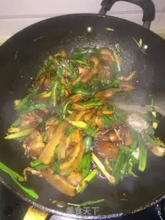 Make Garlic sprouts back to the pot step 7