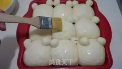Make Little bear squeezes the bag step 14