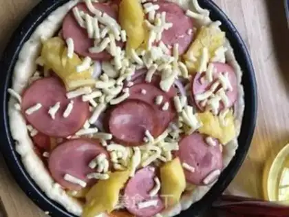 Make Pineapple ham pizza step 8