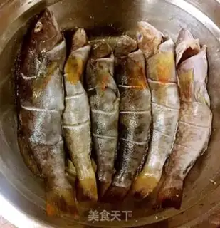 Make The yellowfish step 1