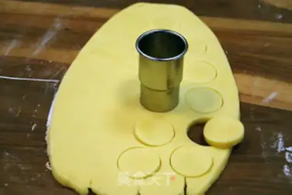 Make Button crackers step 5