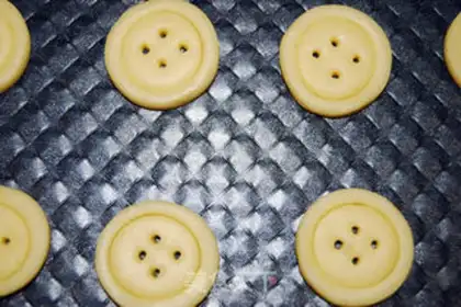 Make Button crackers step 7