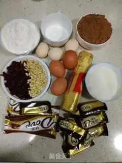 Make Pine chocolate cake step 0