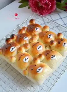 Make Little bear squeezes the bag step 20