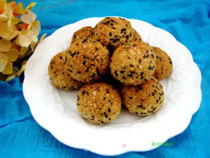 Make walnut sesame ball step 7